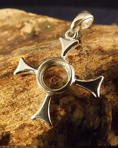 Sylish Silver Cross Setting To Fit a 8mm Stone