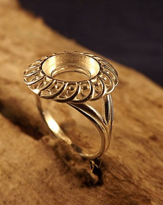 Stunning Fancy Frill Edge Ring Mount For 9mm stone
