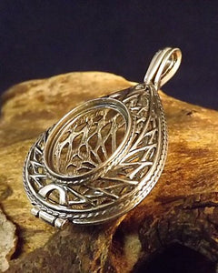 Stunning Silver Open Work Locket to fit 18x13 cabochon